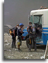 Atak na WTC #40::11 września 2001<br /> godz. 11:14::
