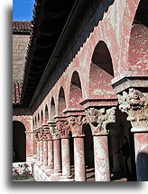 Sklepienie klasztoru Cuxa::Muzeum Cloisters, Nowy Jork, USA::