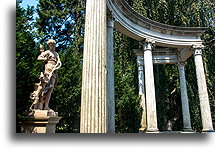 Boxwood Garden Temple::Old Westbury Gardens, Nowy York, USA::