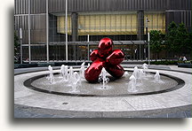 Fontanna na wprost WTC nr 7::Miejsce byłego World Trade Center<br /> maj 2006::