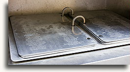 Metalowa księga::Kościół Św. Piotra, Nowy Jork, USA<br /> sierpień 2011::