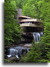 Klasyczne ujęcie Fallingwater::Fallingwater, Pensylwania. USA::