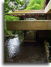 Strumień pod domem::Fallingwater, Pensylwania. USA::