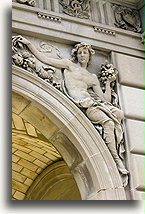 Płaskorzeźba w tylnej fasadzie::Newport, Rhode Island, Stany Zjednoczone::