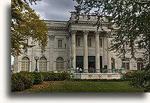 Wejście do Marble House::Newport, Rhode Island, Stany Zjednoczone::