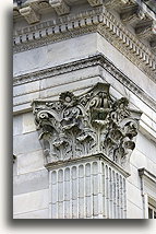 Narożnik z białego marmuru::Newport, Rhode Island, Stany Zjednoczone::