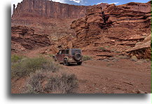 Jadąc w Holeman Spring Basin::Wyspa na Niebie, Canyonlands, Utah, USA::
