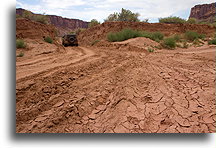 Przejazd suchą rzeką::Wyspa na Niebie, Canyonlands, Utah, USA::