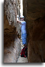 W szczelinie::Rejon Igieł w Canyonlands, Utah, USA::