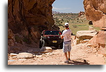 Wjeżdzając na wzgórze S.O.B.::Rejon Igieł w Canyonlands, Utah, USA::