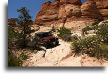 W dół po srebrnych schodach #2::Rejon Igieł w Canyonlands, Utah, USA::